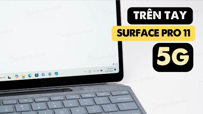 Nguoi dung dang trai nghiem may tinh bang Microsoft Surface Pro tren ban lam viec voi ban phim Type Cover va Surface Pen, co the thay ban phim choi game va tai nghe o gan, the hien tinh da nhiem